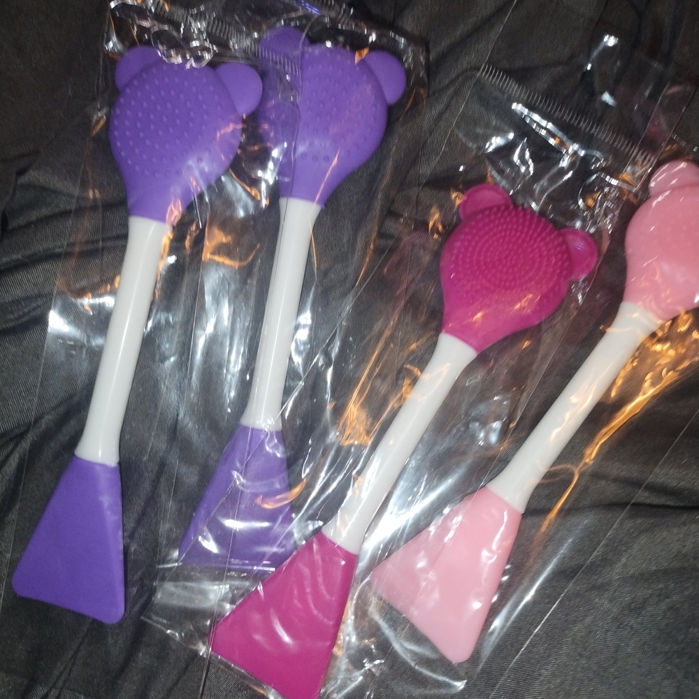 Dual Ended Facial Scrubbing Brush New